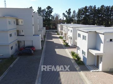 VENTA MONOAMBIENTE CHIC PILAR A ESTRENAR/FINANCIA