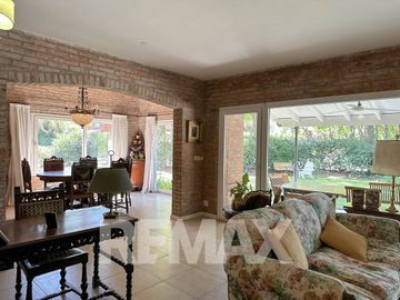 CASA EN VENTA CON PILETA, B CERRADO VILLA ROSA