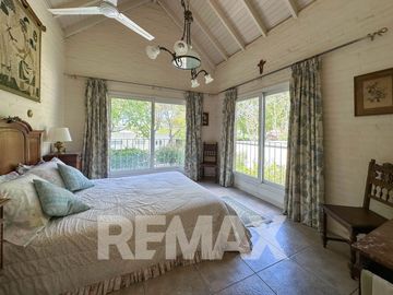 CASA EN VENTA CON PILETA, B CERRADO VILLA ROSA
