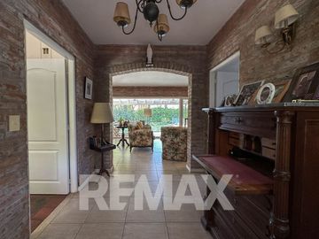 CASA EN VENTA CON PILETA, B CERRADO VILLA ROSA