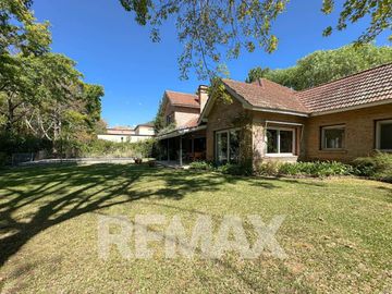 CASA EN VENTA CON PILETA, B CERRADO VILLA ROSA