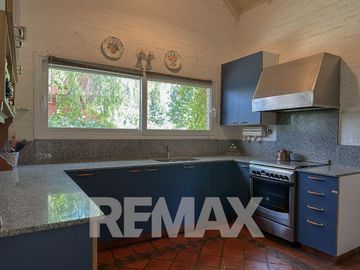CASA EN VENTA CON PILETA, B CERRADO VILLA ROSA