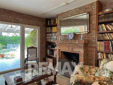 CASA EN VENTA CON PILETA, B CERRADO VILLA ROSA