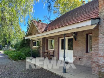 CASA EN VENTA CON PILETA, B CERRADO VILLA ROSA