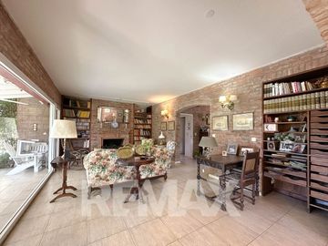 CASA EN VENTA CON PILETA, B CERRADO VILLA ROSA