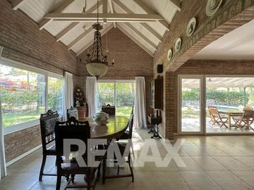 CASA EN VENTA CON PILETA, B CERRADO VILLA ROSA