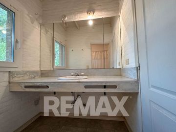 CASA EN VENTA CON PILETA, B CERRADO VILLA ROSA