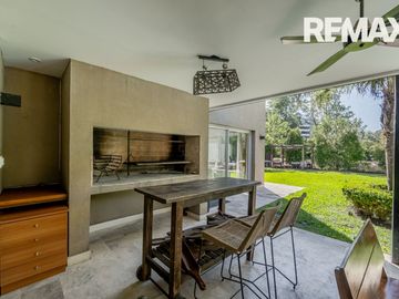 ALQUILER DE CASA 7 AMBIENTES EN AYRES DEL PILAR .