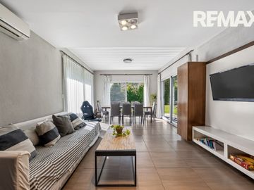 ALQUILER DE CASA 7 AMBIENTES EN AYRES DEL PILAR .
