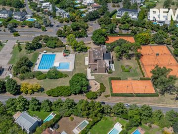 ALQUILER DE CASA 7 AMBIENTES EN AYRES DEL PILAR .