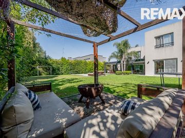 VENTA CASA AYRES DE PILAR