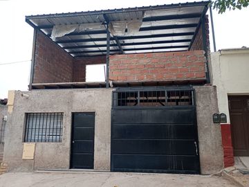 Venta de casa con cochera Godoy Cruz