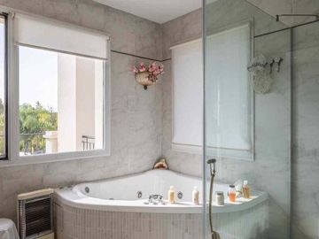VENTA CASA AL LAGO EN LA ISLA, NORDELTA - 501 m²