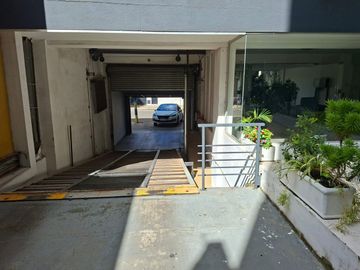 VENTA COCHERA EN ARROYITO