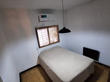 CASA EN VENTA 2 DORMITORIOS CON COCHERA