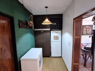 CASA EN VENTA 2 DORMITORIOS CON COCHERA