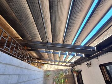 CASA EN VENTA 2 DORMITORIOS CON COCHERA