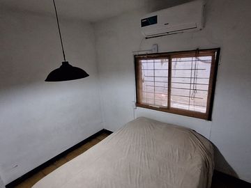 CASA EN VENTA 2 DORMITORIOS CON COCHERA