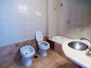 DEPARTAMENTO EN VENTA 3 DORMITORIOS COCHERA CENTRO