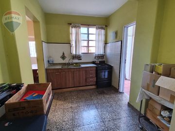Venta casa 6 ambientes en J. L. Suarez garage