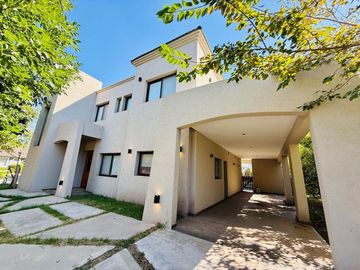 Casa VENTA pileta 6 ambientes B. Bermudas Pilar