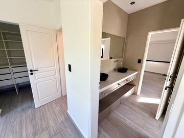 Casa VENTA pileta 6 ambientes B. Bermudas Pilar