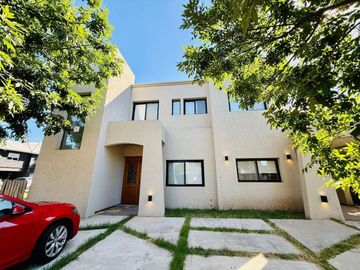 Casa VENTA pileta 6 ambientes B. Bermudas Pilar
