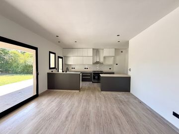 Casa VENTA pileta 6 ambientes B. Bermudas Pilar