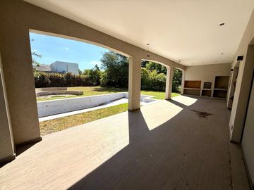 Casa VENTA pileta 6 ambientes B. Bermudas Pilar