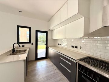 Casa VENTA pileta 6 ambientes B. Bermudas Pilar