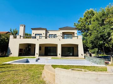 Casa VENTA pileta 6 ambientes B. Bermudas Pilar