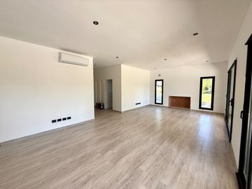 Casa VENTA pileta 6 ambientes B. Bermudas Pilar