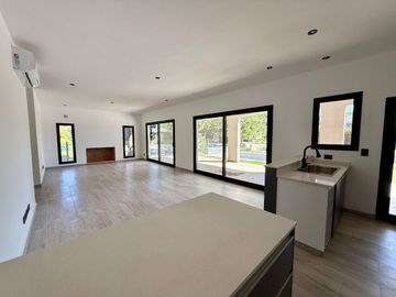 Casa VENTA pileta 6 ambientes B. Bermudas Pilar