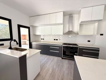 Casa VENTA pileta 6 ambientes B. Bermudas Pilar