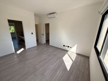 Casa VENTA pileta 6 ambientes B. Bermudas Pilar
