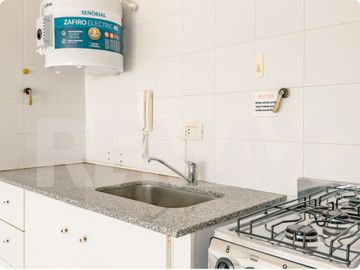 VENTA MONOAMBIENTE CON 3 COCHERAS - LELOIR 833