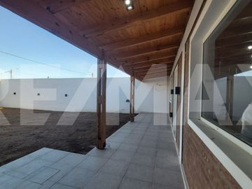 ALQUILER CASA MONOAMBIENTE CON PATIO Y COCHERA