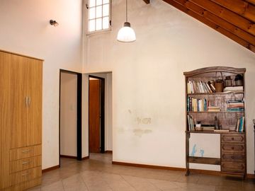 Venta casa de 4 ambientes en dos plantas