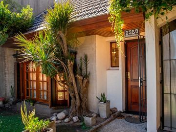 Venta casa de 4 ambientes en dos plantas