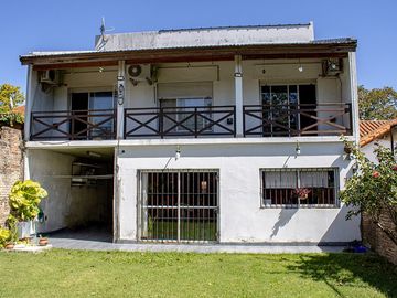 Venta casa de 4 ambientes en dos plantas