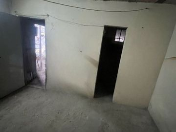 VENTA CASA DOS DORMITORIOS A REFACCIONAR