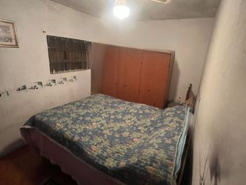 VENTA CASA DOS DORMITORIOS A REFACCIONAR