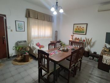 VENTA CASA 3 AMB COCHERAS/QUINCHO PATIO AVELLANEDA
