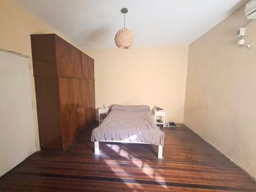 VENTA CASA 3 AMB CON PATIO Y LOCAL, BERAZATEGUI