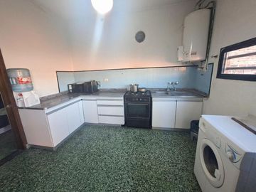 VENTA CASA 3 AMB CON PATIO Y LOCAL, BERAZATEGUI