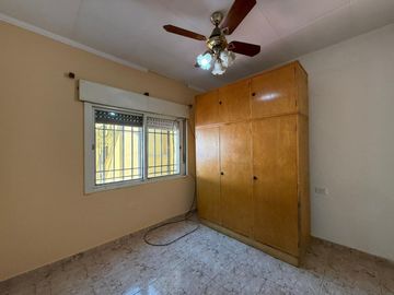 VENTA CASA 2 DORMITORIOS, LOCAL, PILETA Y COCHERA