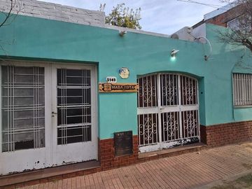 VENTA CASA 2 DORMITORIOS COCHERA BARRIO INDUSTRIAL