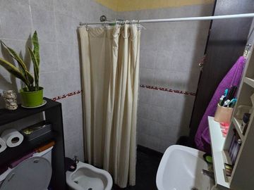 VENTA CASA 2 DORMITORIOS COCHERA BARRIO INDUSTRIAL