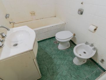 VENTA MONOAMBIENTE CON BALCON EN TRIBUNALES
