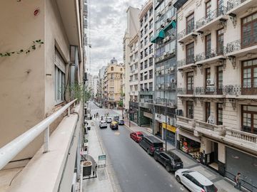 VENTA MONOAMBIENTE CON BALCON EN TRIBUNALES